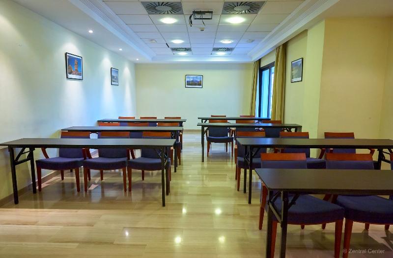 酒店 Zentral Center Adults Only