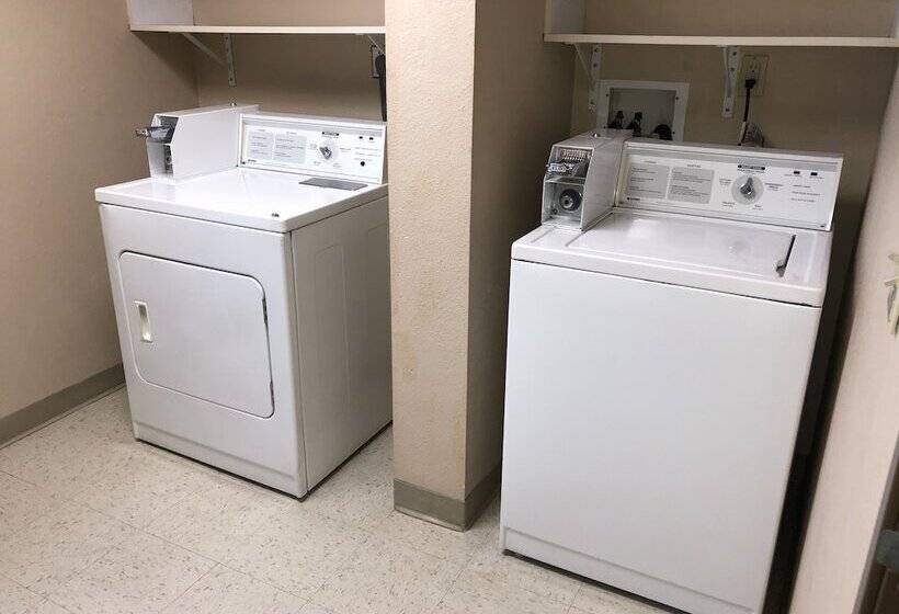 فندق على الطريق Quality Inn Atchison