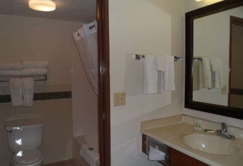 فندق على الطريق Quality Inn Atchison