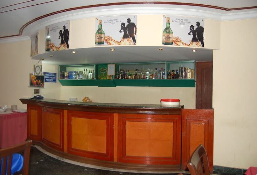 住所  The Royal Residency