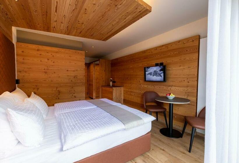 בית מלון כפרי Alpi