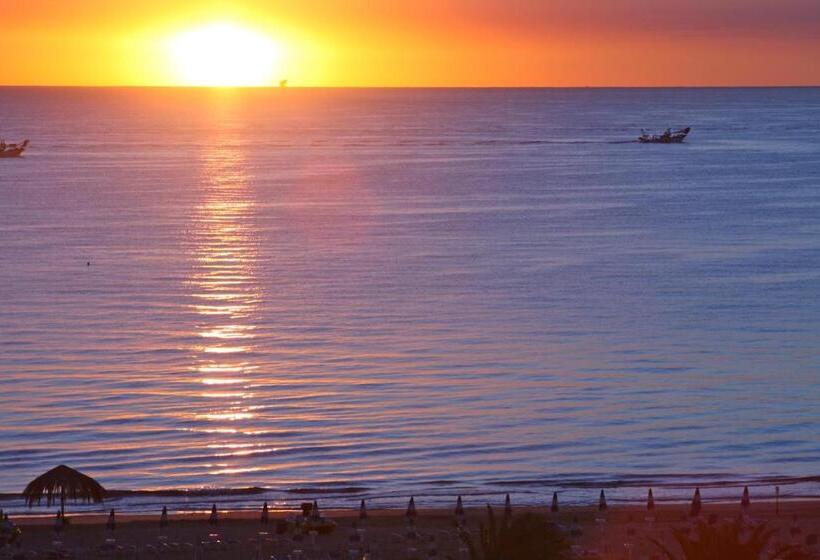 فندق Continental