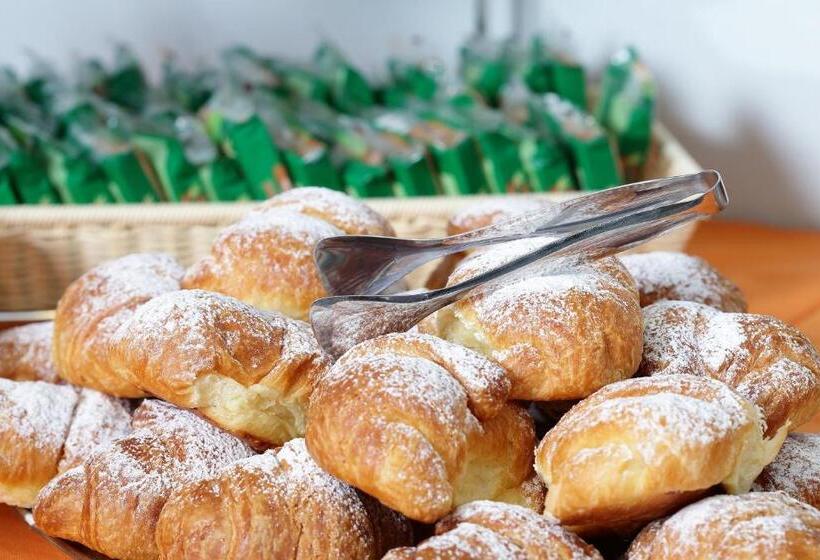 فندق Continental