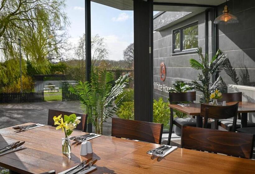 ホテル White House