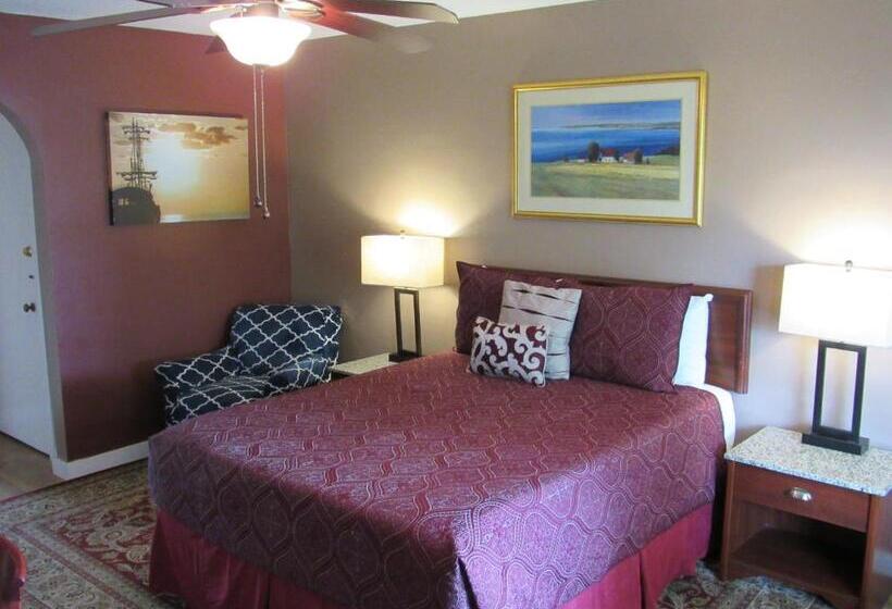 Мотель Captain Cook Inn