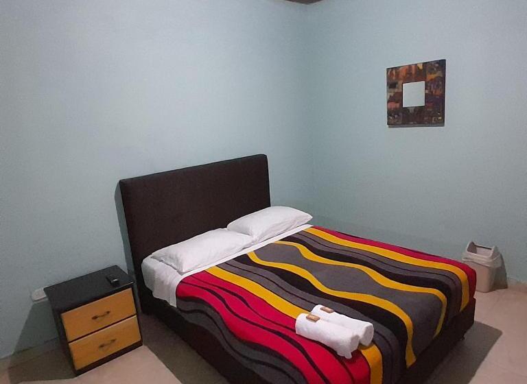 Пансион Hostal Johnnier