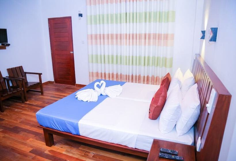 Отель Cozy Sea View Inn