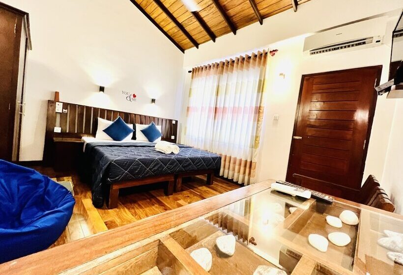 Отель Cozy Sea View Inn