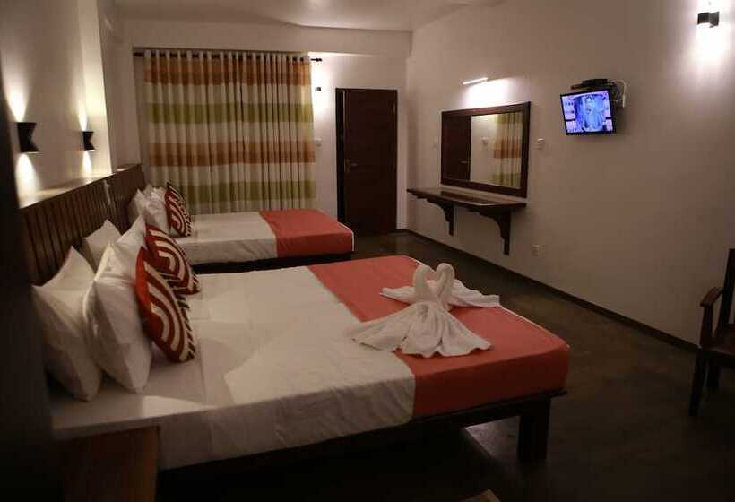 Отель Cozy Sea View Inn