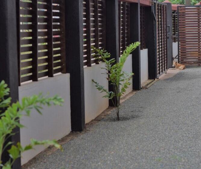 Отель Cozy Sea View Inn