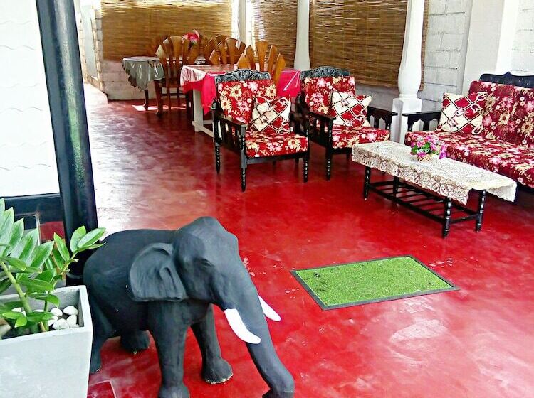 فندق Gloriya Mathews