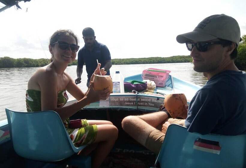 فندق Gloriya Mathews