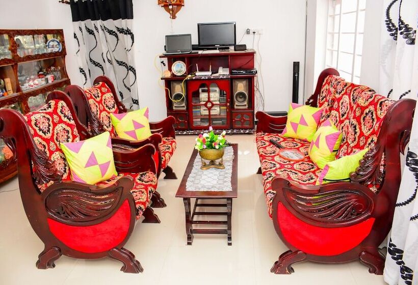 فندق Gloriya Mathews