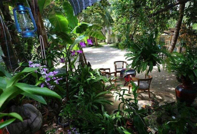 Отель Mala's Home Stay