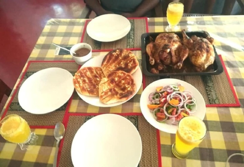 Отель Mala's Home Stay