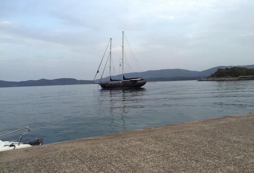 בית מלון כפרי Methanion