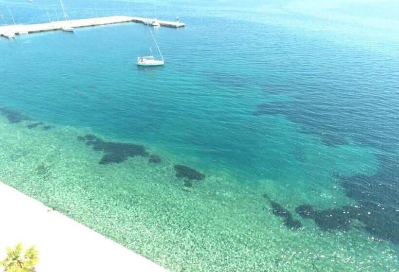 בית מלון כפרי Methanion