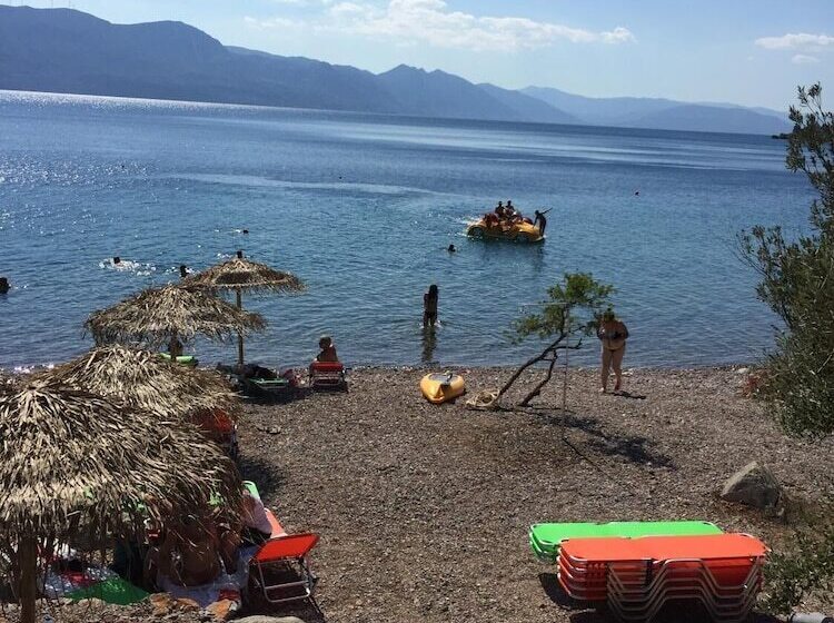 בית מלון כפרי Methanion