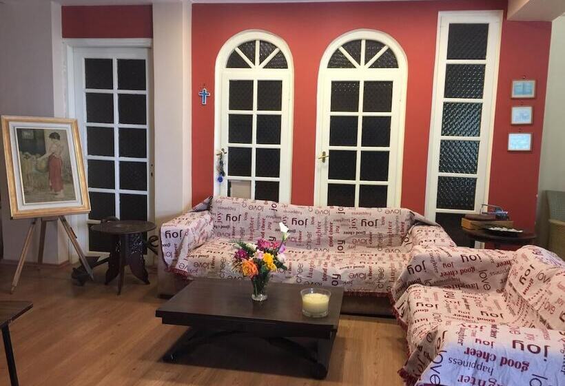 בית מלון כפרי Methanion