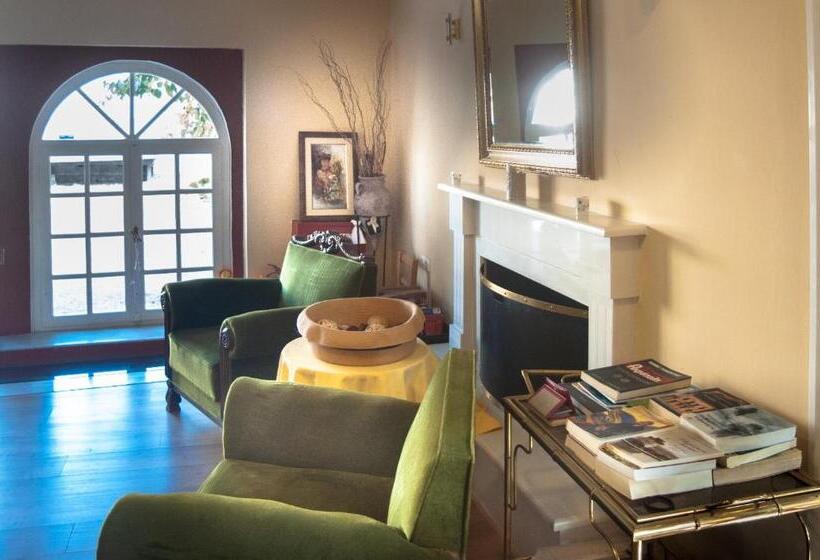 בית מלון כפרי Methanion