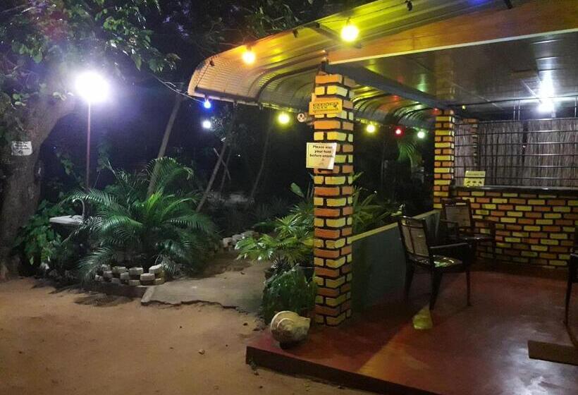 בית מלון כפרי Naaval Beach Villa & Rooms