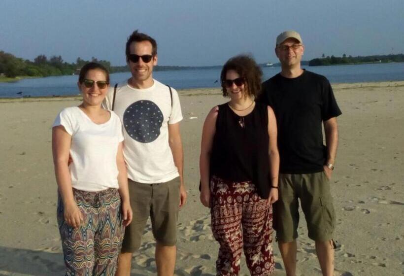 בית מלון כפרי Naaval Beach Villa & Rooms