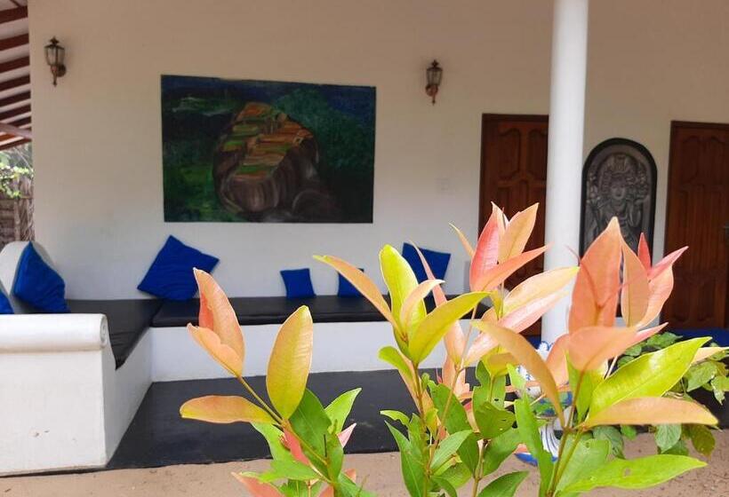 בית מלון כפרי Omeesha Beach