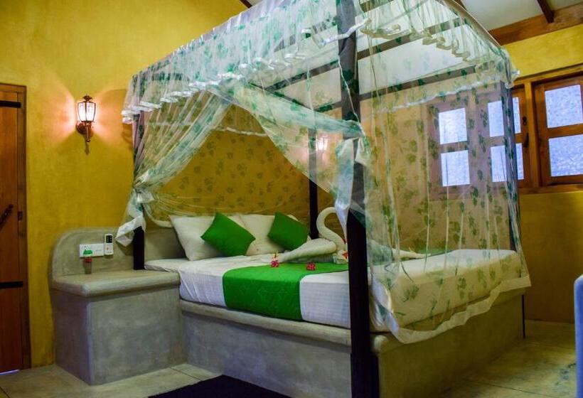 בית מלון כפרי Omeesha Beach