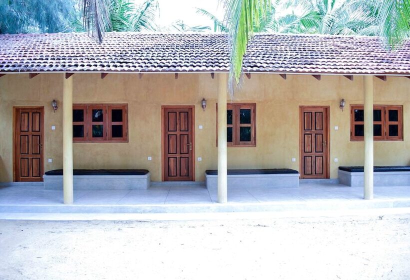 בית מלון כפרי Omeesha Beach