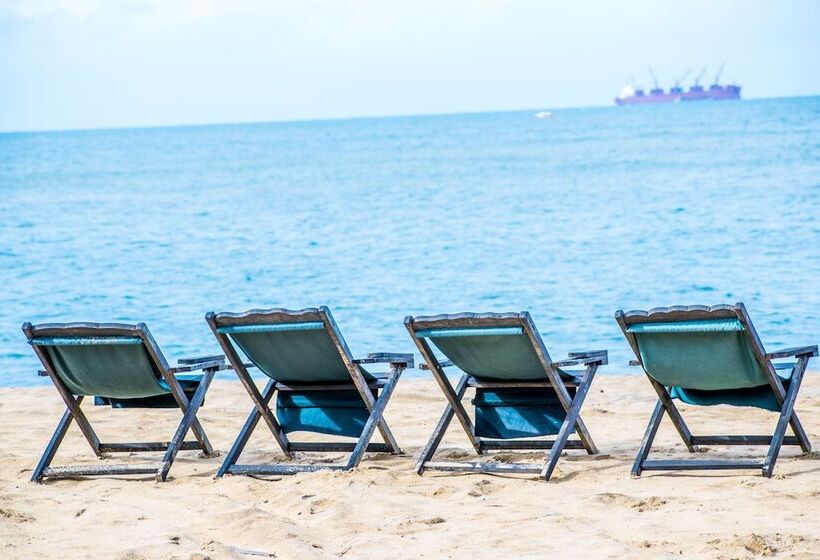 בית מלון כפרי Omeesha Beach