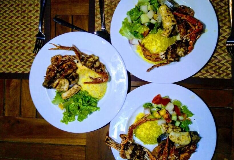 בית מלון כפרי Omeesha Beach