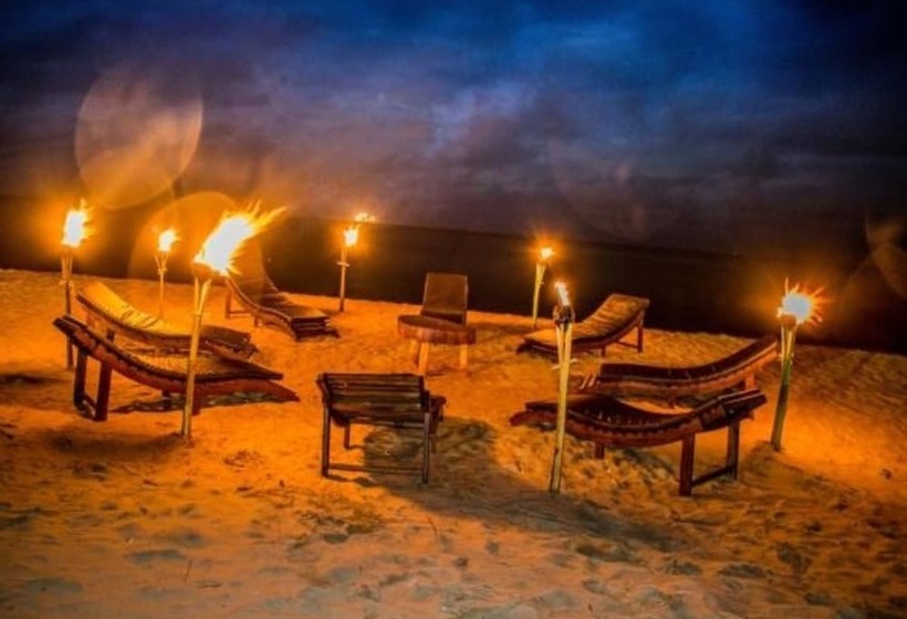 בית מלון כפרי Omeesha Beach