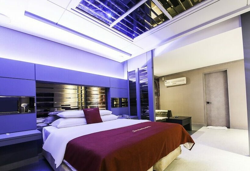 Hotel On