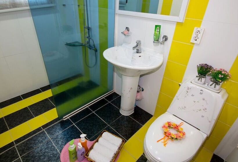 Отель Lavista Pension