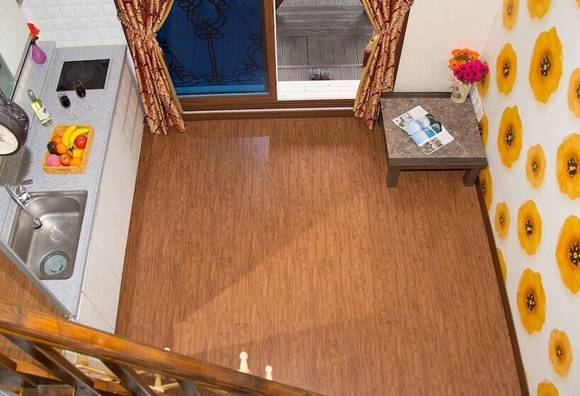 Отель Lavista Pension