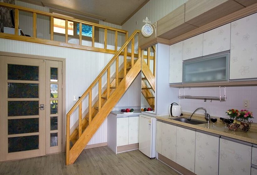 Отель Lavista Pension