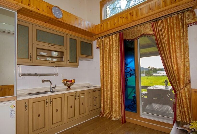 Отель Lavista Pension