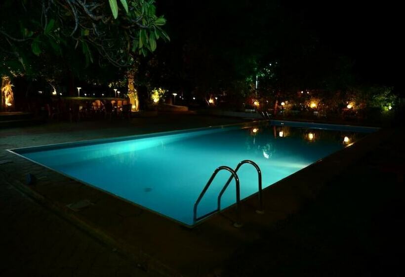 Отель Village Polonnaruwa