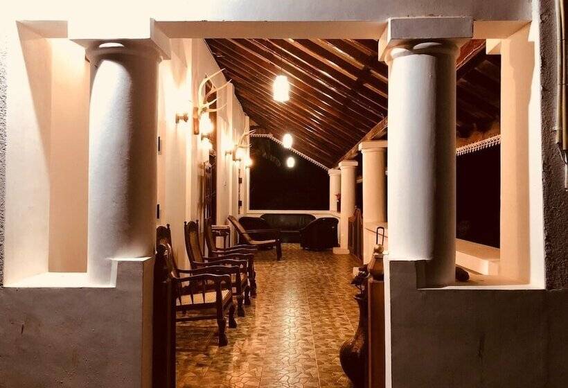 فندق Walawwa Guest House