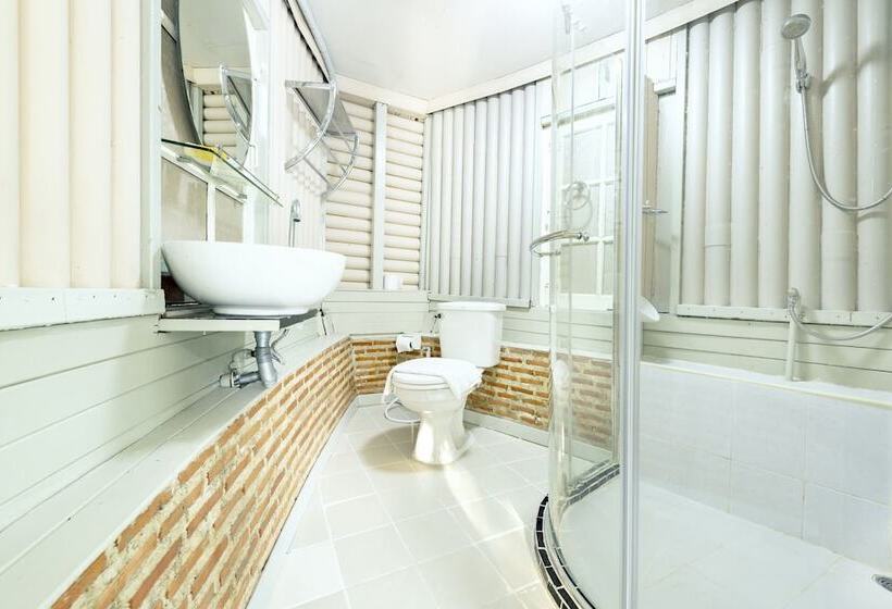 รตะธารา รีสอร์ท Ratathara Resort