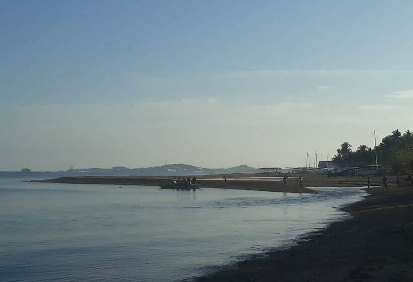 Hangout Beach & Resort