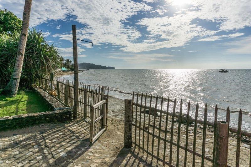 Hangout Beach & Resort