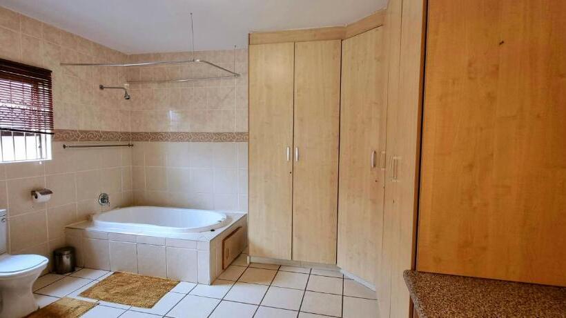 Отель Asda Guesthouse