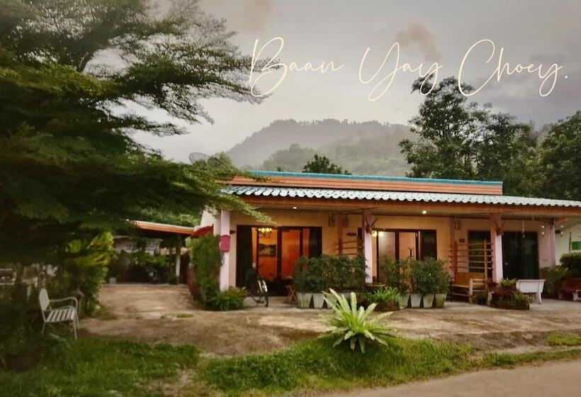 호텔 Baan Yaychoey Kiriwong