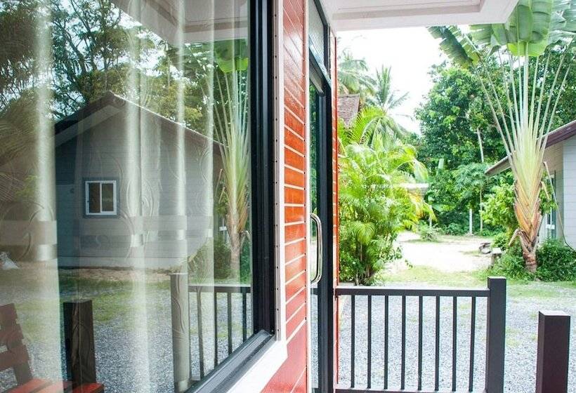 Отель Banchomchan