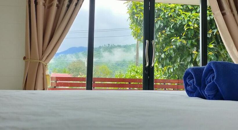 Отель Banchomchan