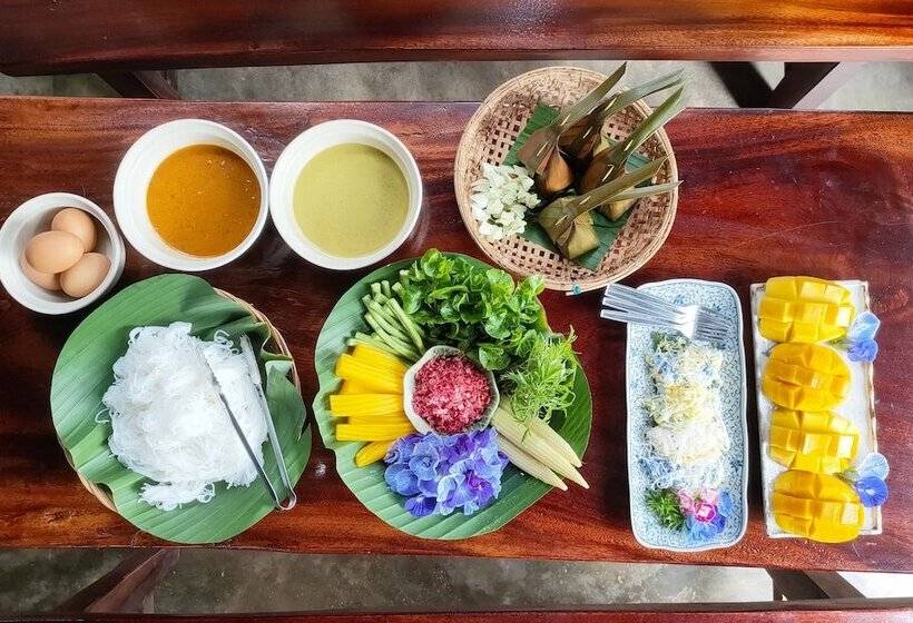 Отель Banchomchan