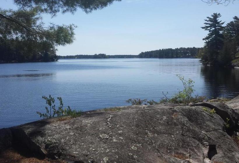 هتل The Burleigh Falls Inn & Suites
