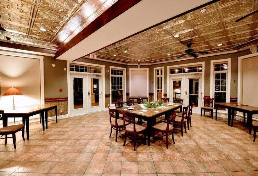 فندق The Burleigh Falls Inn & Suites