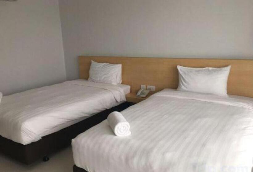 ホテル Chaisaeng Villa